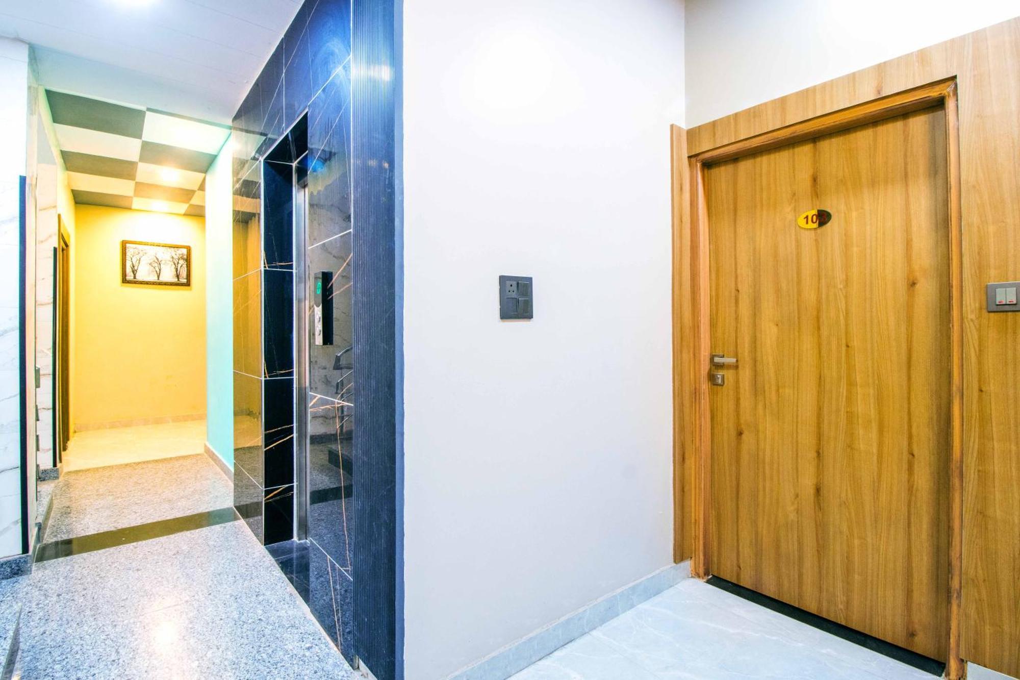Hotel Treebo Elite Corporate, Sector 62 Noida Exterior foto